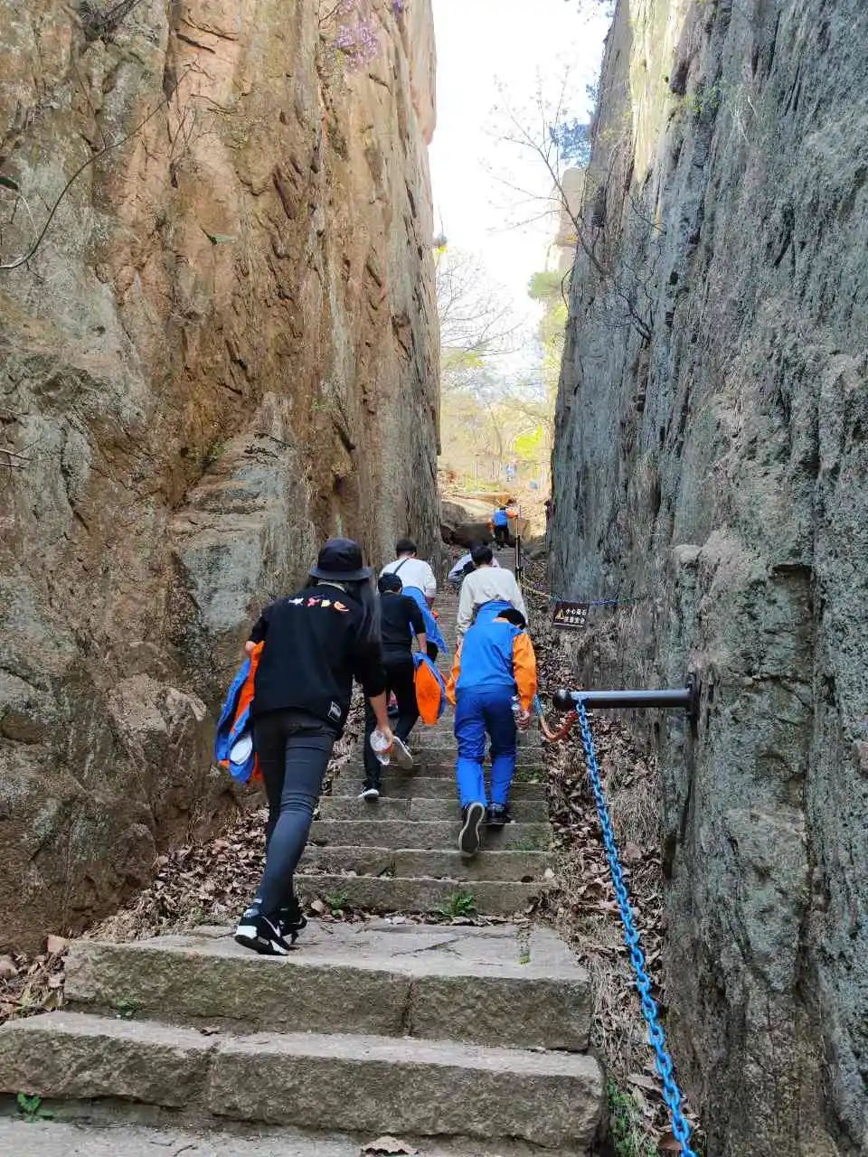 注册即送28元体验金集团组织“传递青春正能量,共筑注册即送28元体验金百年梦”青年团建活动