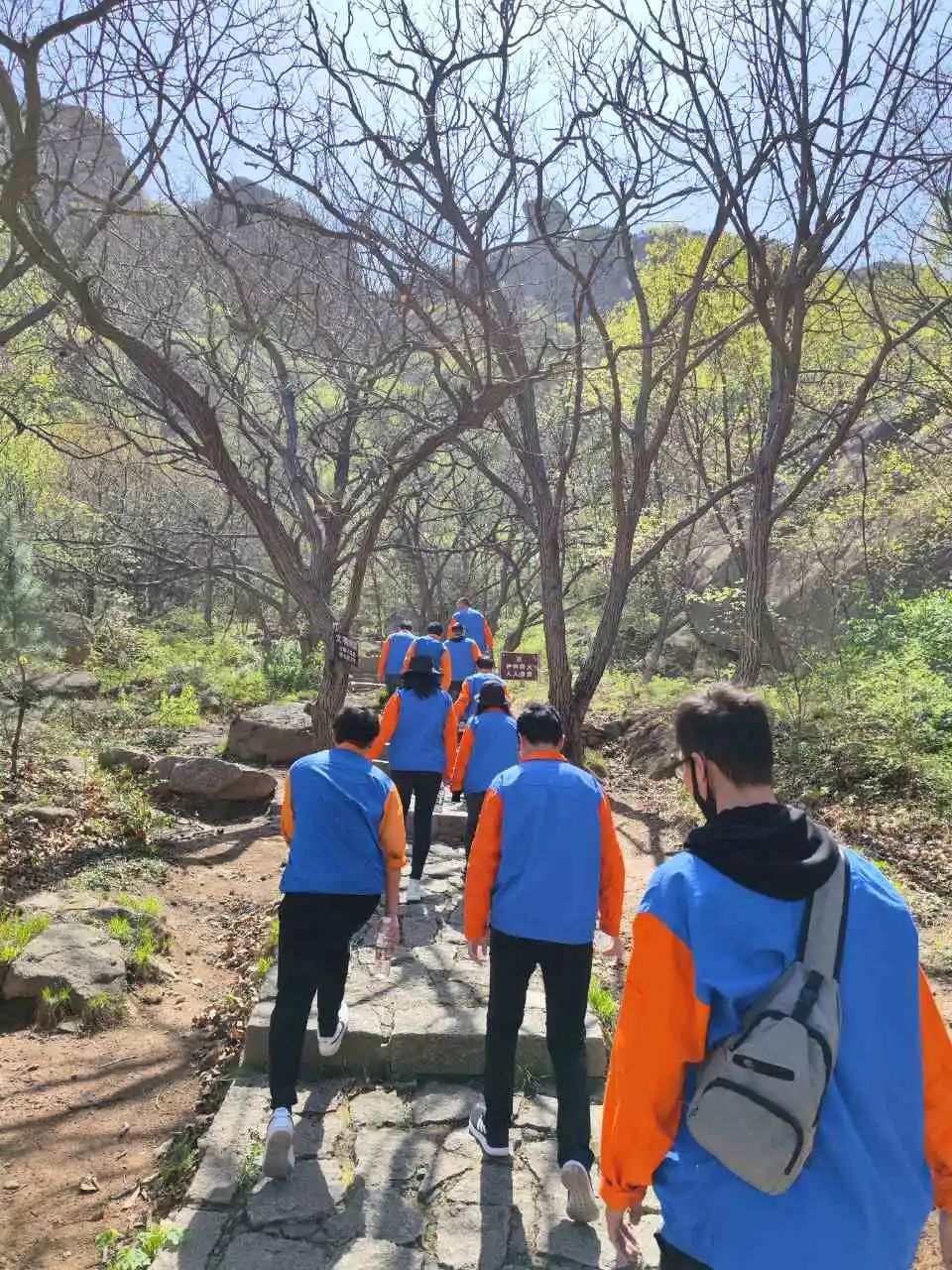 注册即送28元体验金集团组织“传递青春正能量,共筑注册即送28元体验金百年梦”青年团建活动