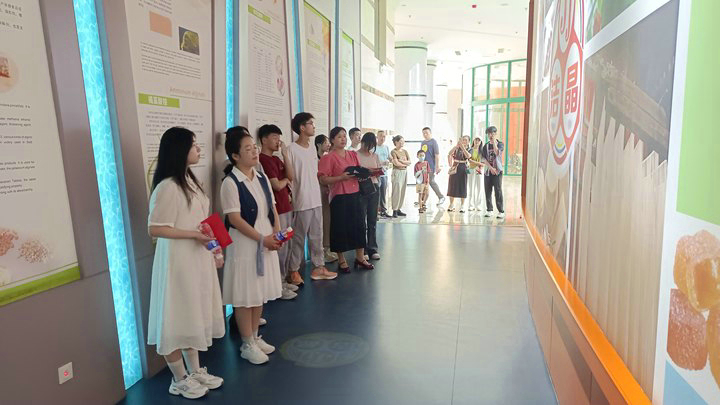 20240817注册即送28元体验金集团举行2024年职工子女高考奖学金发放仪式5